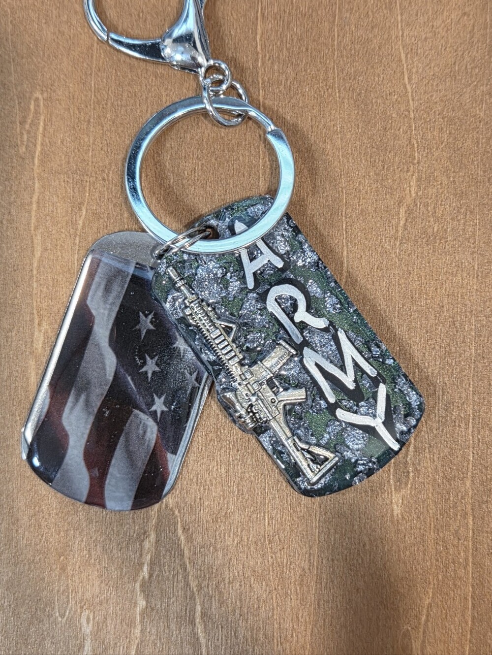 NWT Handmade Resin Military Dog Tag Keychain – US Army & American Flag